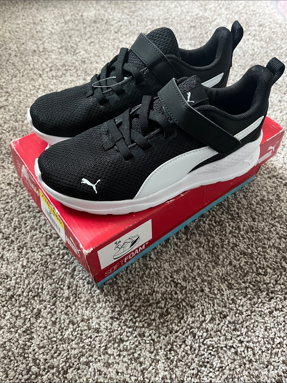 Puma Boy’s Black and White Hook-and-Loop Athletic Sneakers Size 2